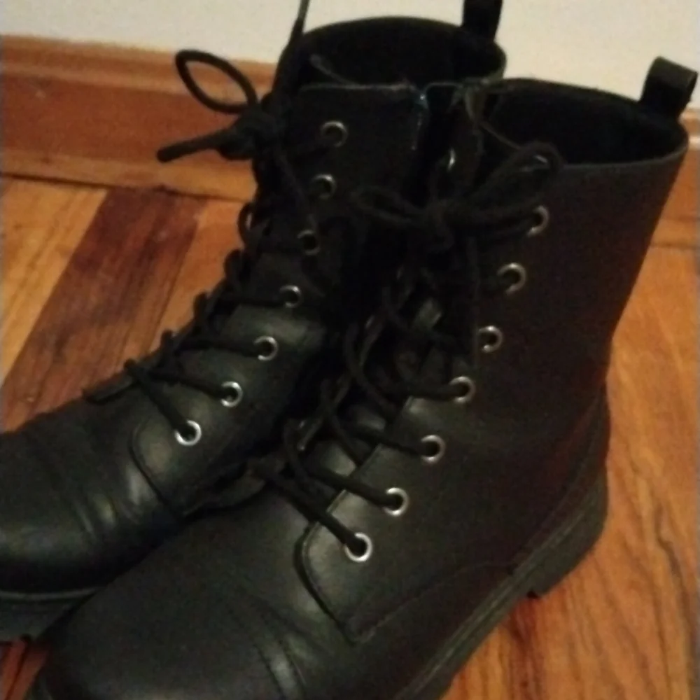 I bought them because they are very cute but are to big for me - Picture 2 of 2